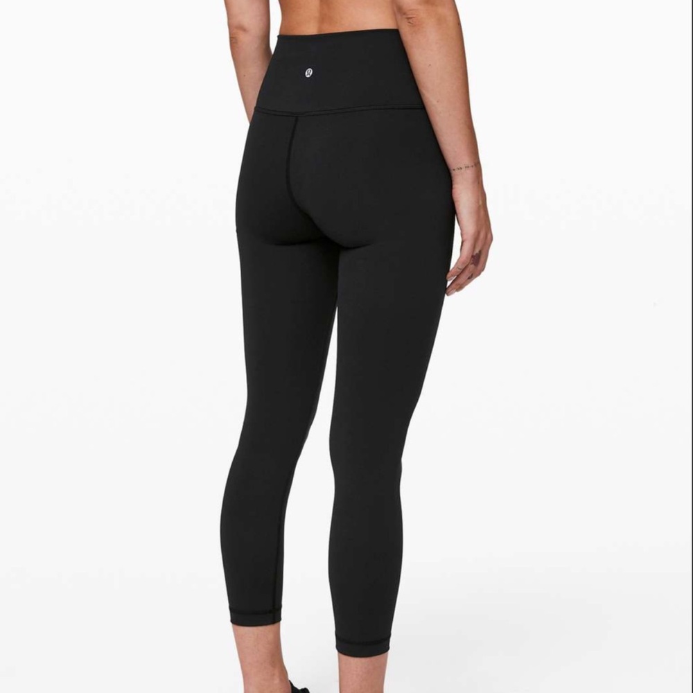 lululemon Black wunder under leggings size 4 28 inch inseam